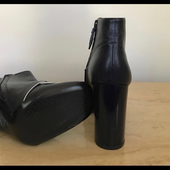 NWT Tory Burch Bond Ankle Boot, NAVY - Picture 4 of 4